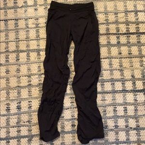 Ivivva black scrunched sweatpants